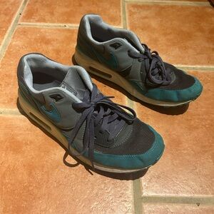 Nike Air Max Light Essential